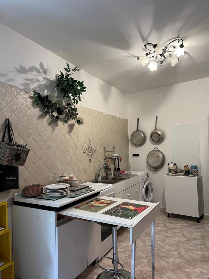 Ferienwohnung Casa Kamalei, Tra Plebiscito E Lungomare Neapel Exterior foto